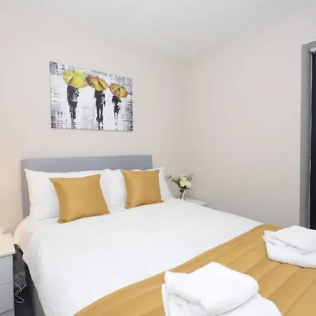 Skinner Lane Apartment *