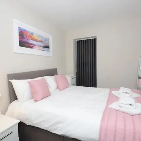 Skinner Lane Apartment
