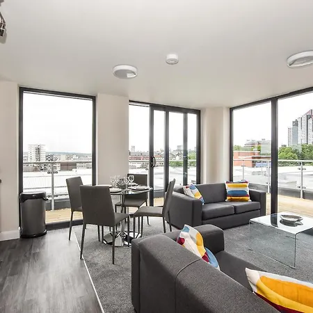 Skinner Lane Apartment *