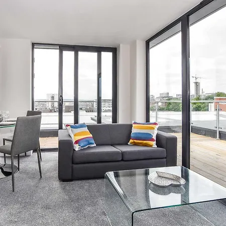 Skinner Lane Apartment