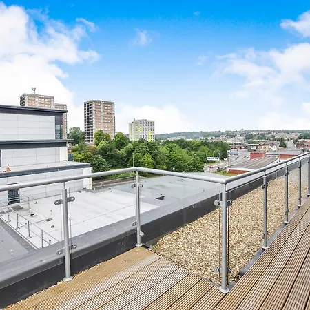 Skinner Lane Apartment