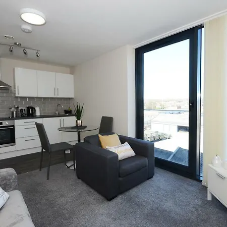 Skinner Lane Apartment *